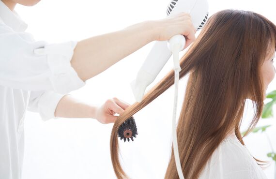 千葉寺のヘアサロンで縮毛矯正の施術や髪質改善のご相談を承っております